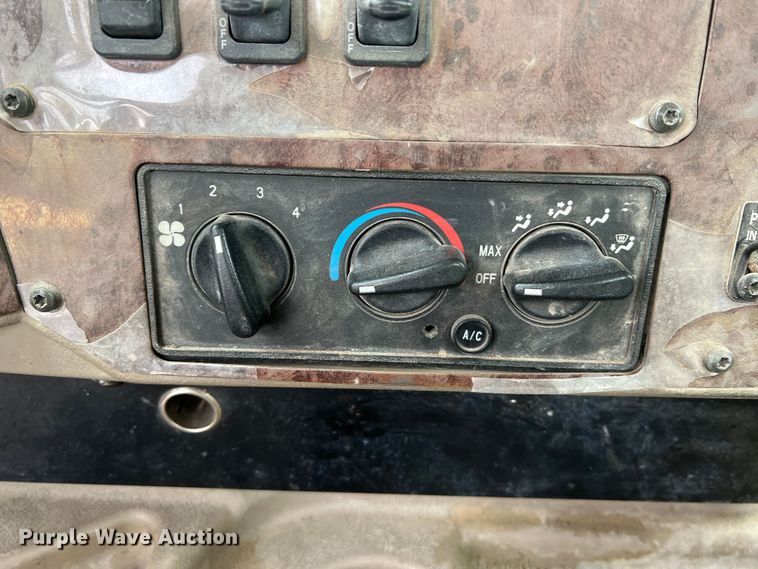 image for item JU9666 2006 International 5600i  ready mix truck