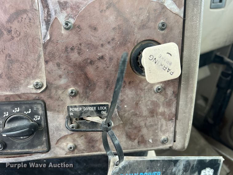 image for item JU9666 2006 International 5600i  ready mix truck