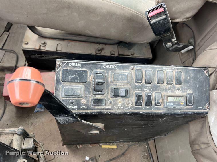 image for item JU9666 2006 International 5600i  ready mix truck