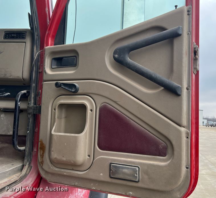 image for item JU9666 2006 International 5600i  ready mix truck