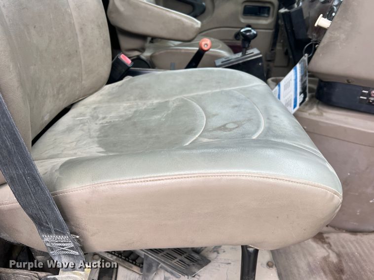 image for item JU9666 2006 International 5600i  ready mix truck