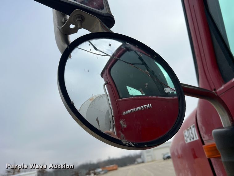 image for item JU9666 2006 International 5600i  ready mix truck