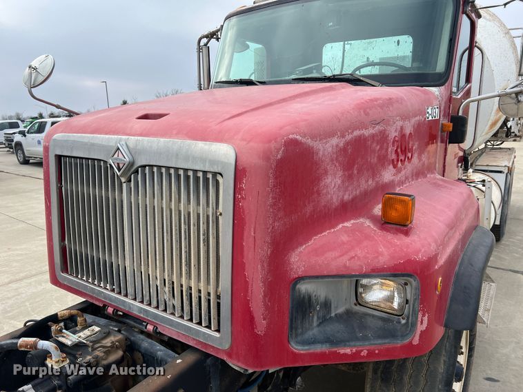 image for item JU9666 2006 International 5600i  ready mix truck