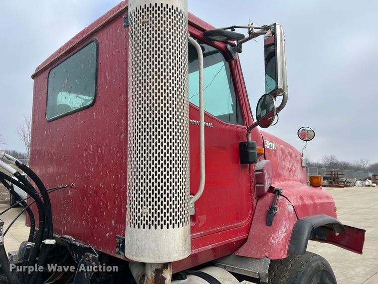 image for item JU9666 2006 International 5600i  ready mix truck