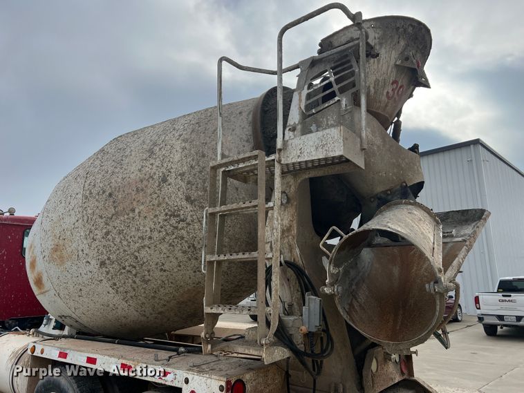 image for item JU9666 2006 International 5600i  ready mix truck