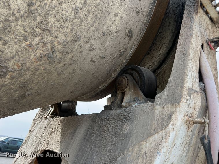 image for item JU9666 2006 International 5600i  ready mix truck