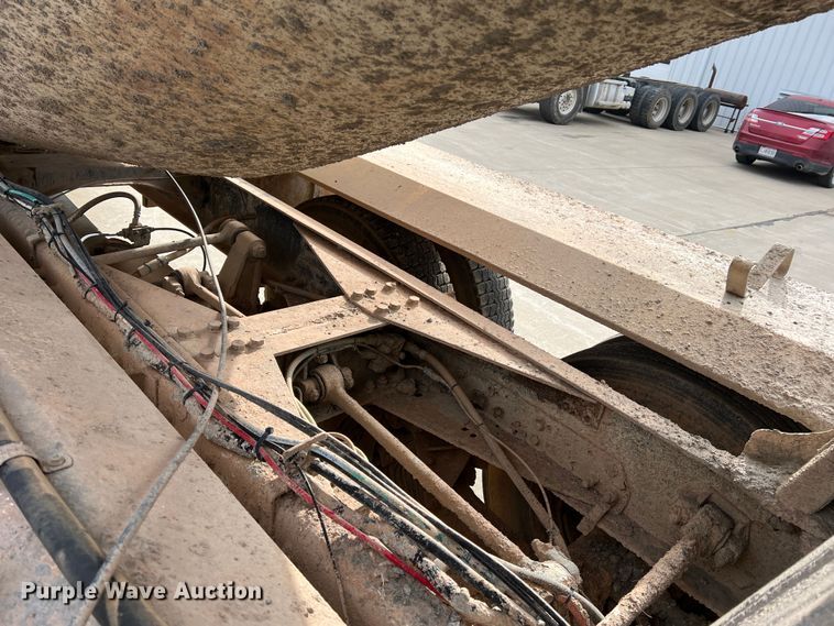 image for item JU9666 2006 International 5600i  ready mix truck