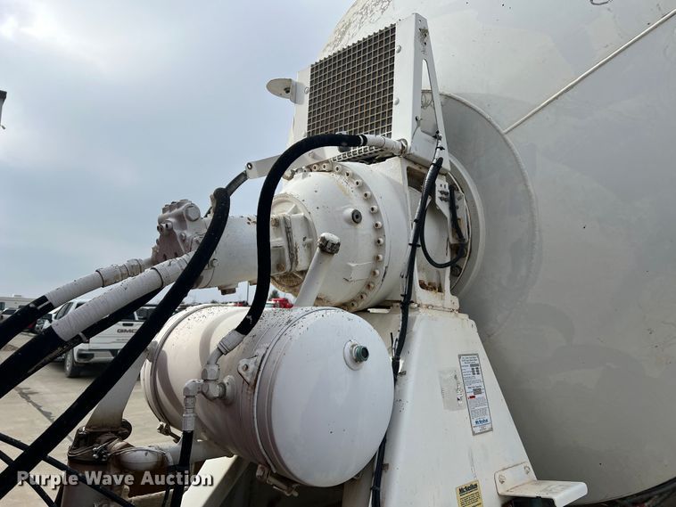 image for item JU9666 2006 International 5600i  ready mix truck