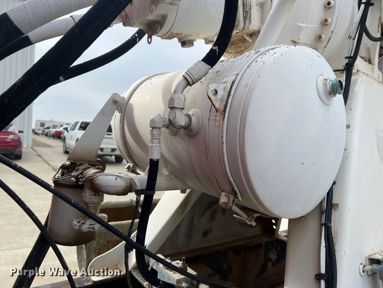 image for item JU9666 2006 International 5600i  ready mix truck