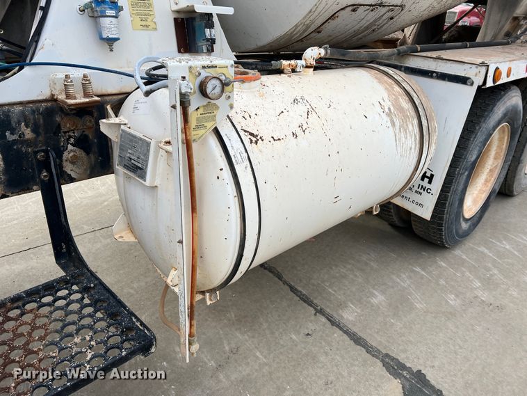 image for item JU9666 2006 International 5600i  ready mix truck