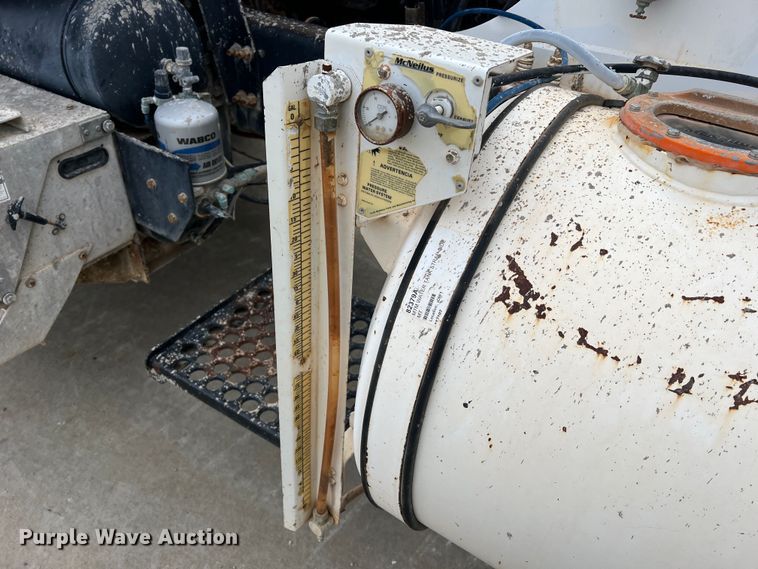 image for item JU9666 2006 International 5600i  ready mix truck