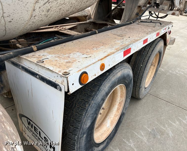 image for item JU9666 2006 International 5600i  ready mix truck