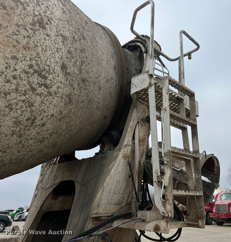 image for item JU9666 2006 International 5600i  ready mix truck