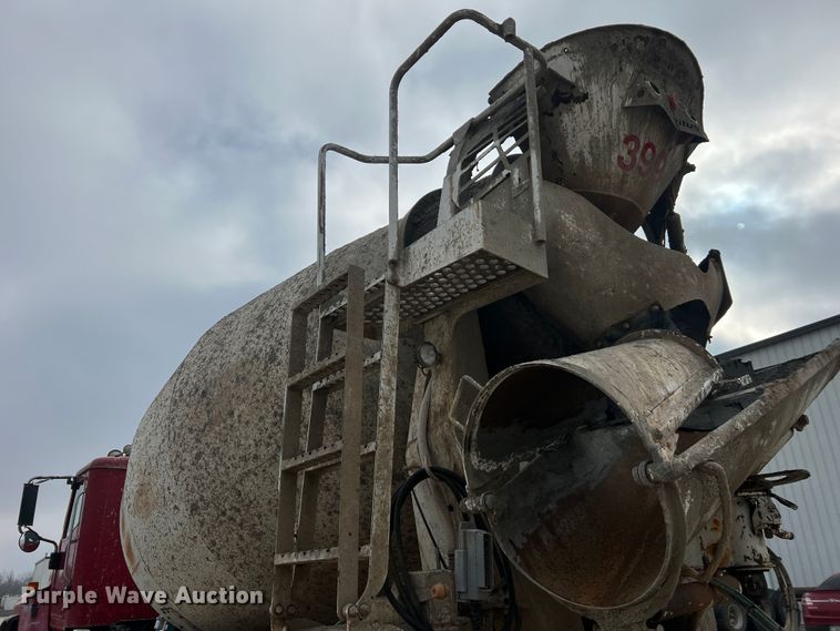 image for item JU9666 2006 International 5600i  ready mix truck