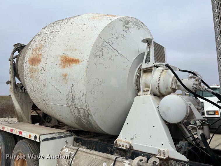 image for item JU9666 2006 International 5600i  ready mix truck