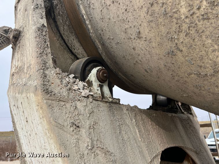 image for item JU9666 2006 International 5600i  ready mix truck