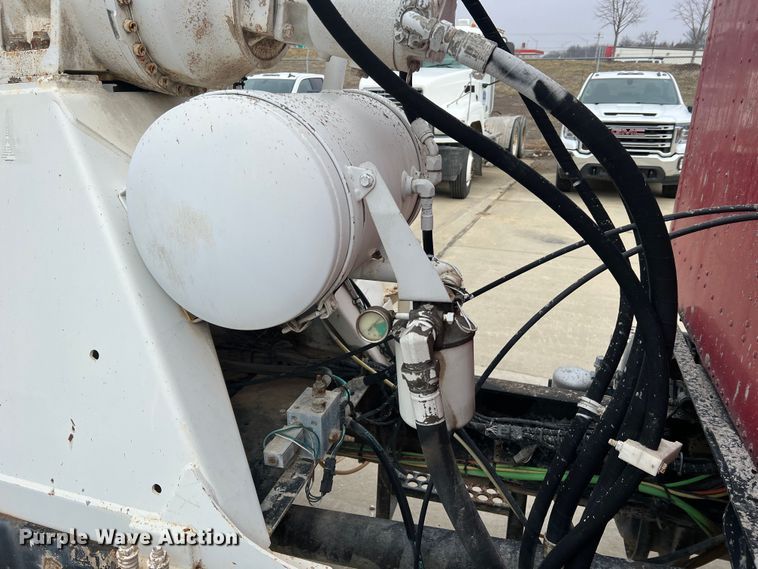 image for item JU9666 2006 International 5600i  ready mix truck