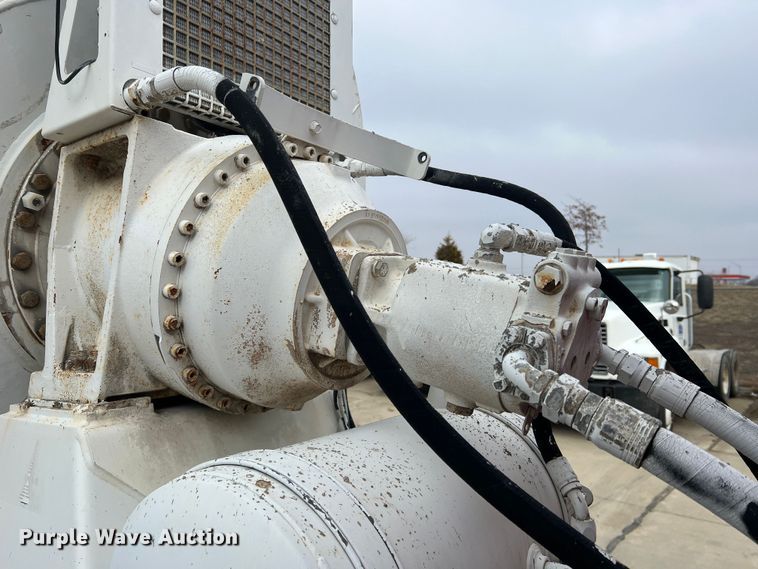 image for item JU9666 2006 International 5600i  ready mix truck