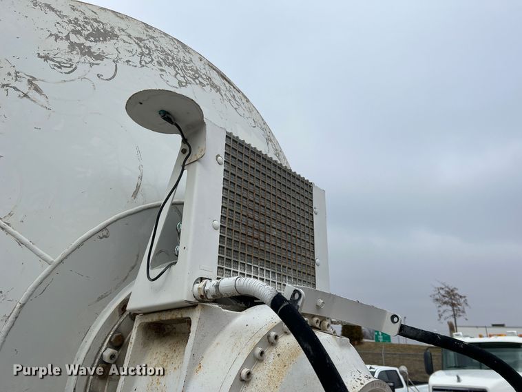 image for item JU9666 2006 International 5600i  ready mix truck