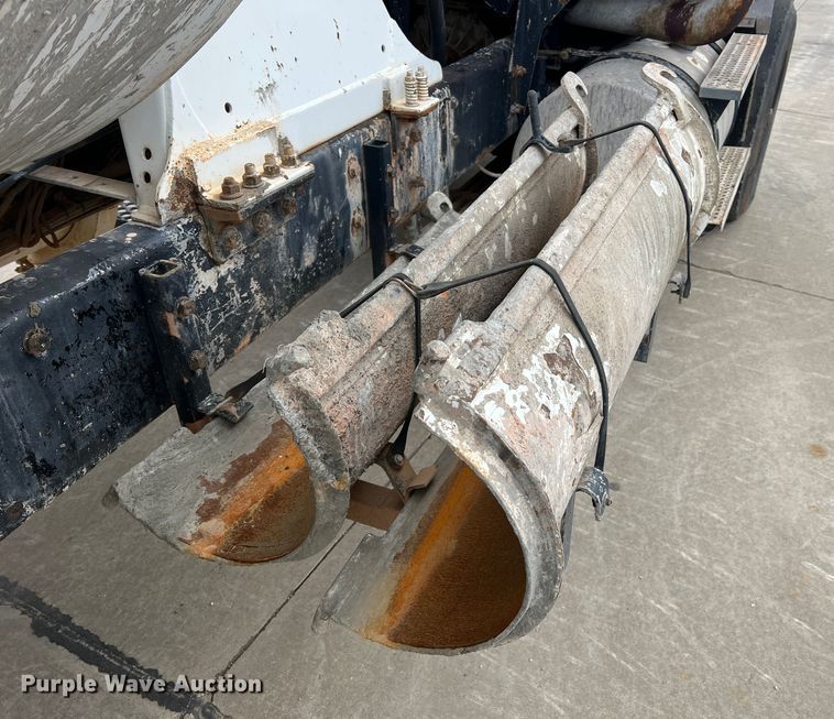 image for item JU9666 2006 International 5600i  ready mix truck