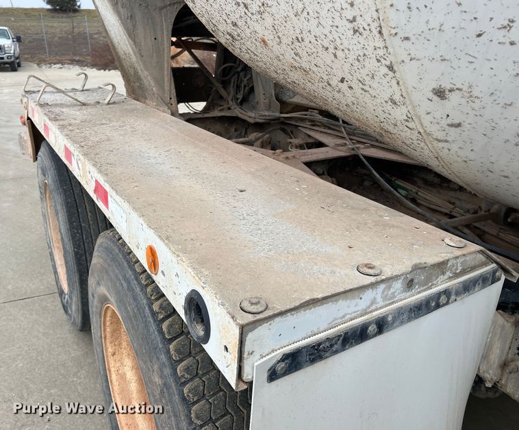 image for item JU9666 2006 International 5600i  ready mix truck