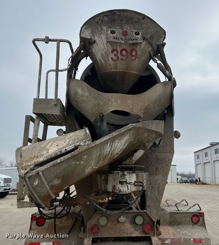 image for item JU9666 2006 International 5600i  ready mix truck