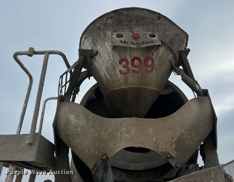 image for item JU9666 2006 International 5600i  ready mix truck