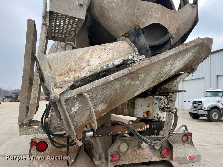 image for item JU9666 2006 International 5600i  ready mix truck