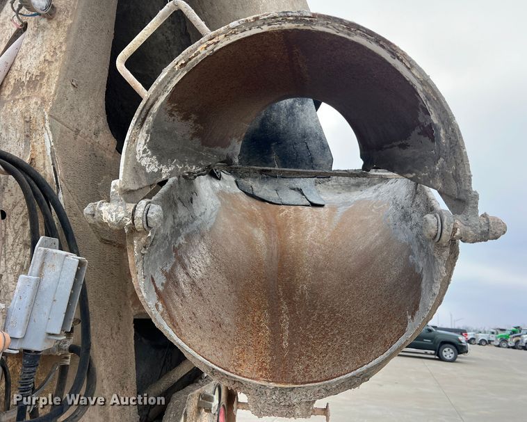 image for item JU9666 2006 International 5600i  ready mix truck