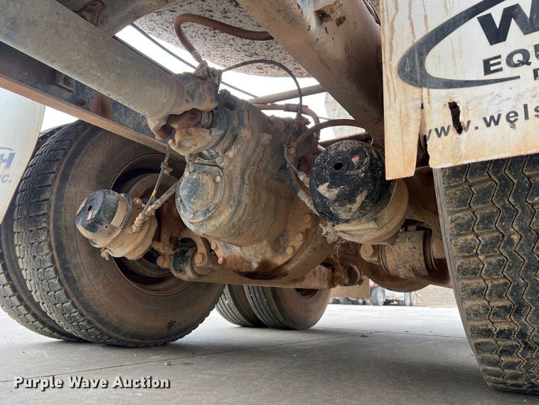 image for item JU9666 2006 International 5600i  ready mix truck