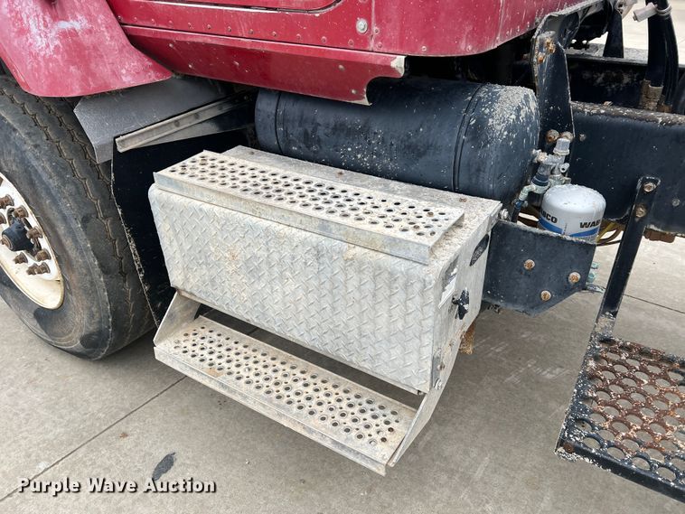 image for item JU9666 2006 International 5600i  ready mix truck