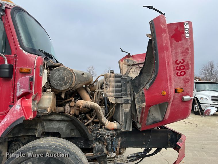 image for item JU9666 2006 International 5600i  ready mix truck