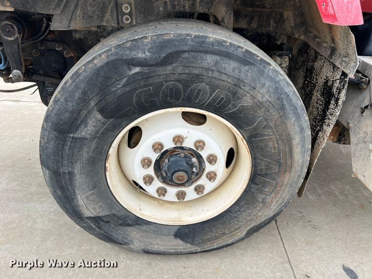 image for item JU9666 2006 International 5600i  ready mix truck