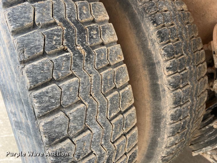 image for item JU9666 2006 International 5600i  ready mix truck