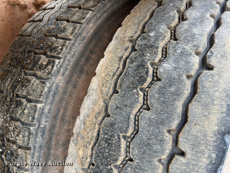 image for item JU9666 2006 International 5600i  ready mix truck