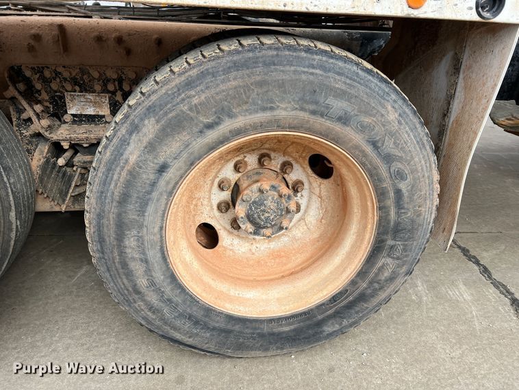 image for item JU9666 2006 International 5600i  ready mix truck