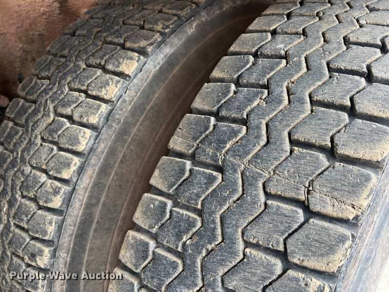 image for item JU9666 2006 International 5600i  ready mix truck