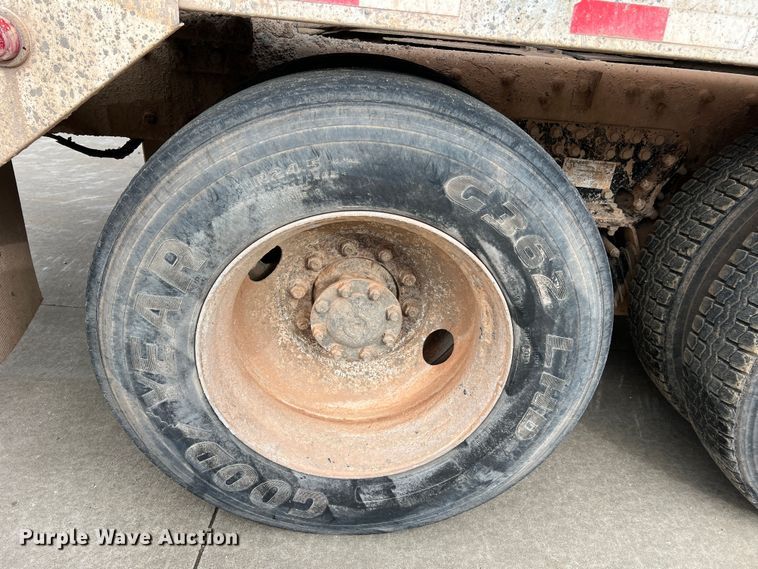 image for item JU9666 2006 International 5600i  ready mix truck