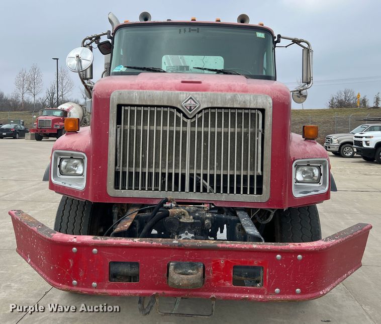 image for item JU9667 2006 International 5600i  ready mix truck