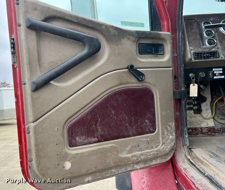 image for item JU9667 2006 International 5600i  ready mix truck