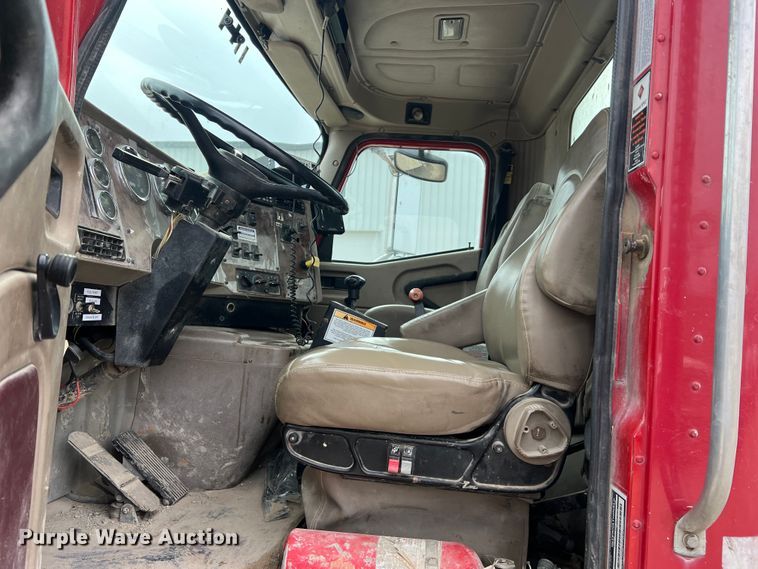 image for item JU9667 2006 International 5600i  ready mix truck