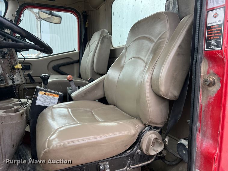 image for item JU9667 2006 International 5600i  ready mix truck