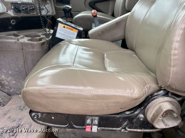 image for item JU9667 2006 International 5600i  ready mix truck