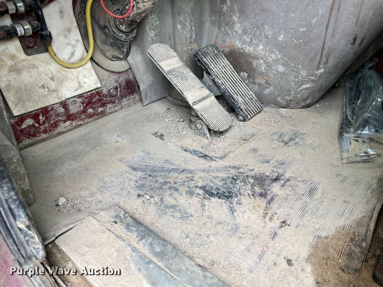 image for item JU9667 2006 International 5600i  ready mix truck