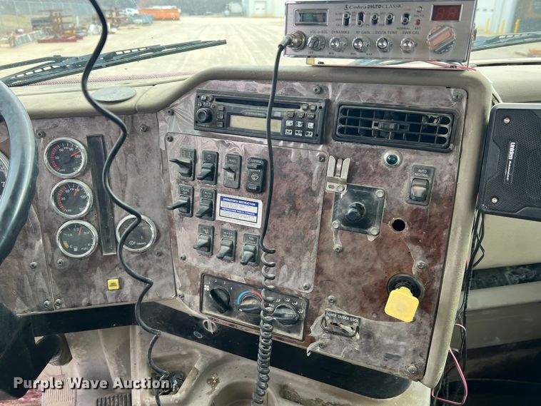 image for item JU9667 2006 International 5600i  ready mix truck