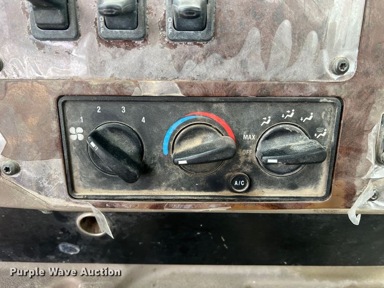 image for item JU9667 2006 International 5600i  ready mix truck