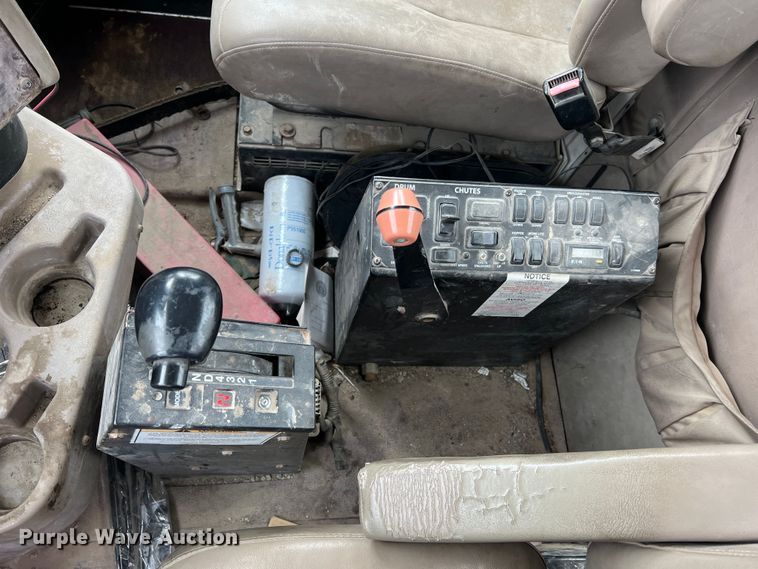 image for item JU9667 2006 International 5600i  ready mix truck