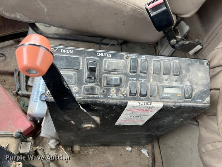 image for item JU9667 2006 International 5600i  ready mix truck