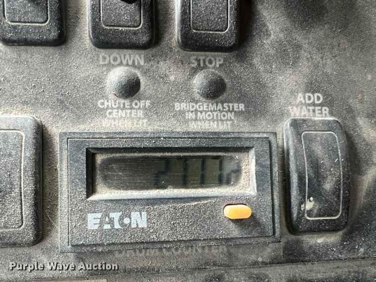 image for item JU9667 2006 International 5600i  ready mix truck