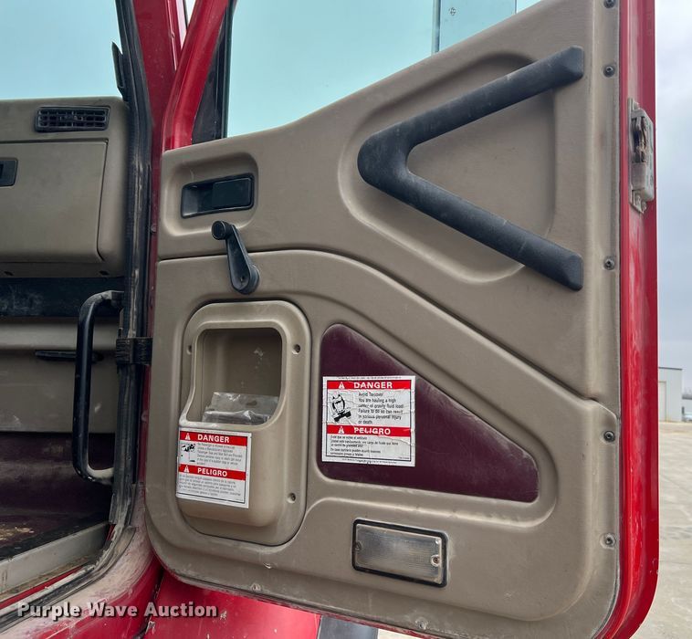 image for item JU9667 2006 International 5600i  ready mix truck